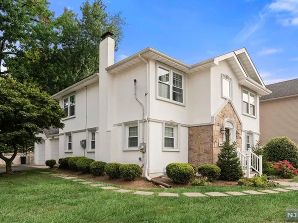 190 Monroe Ave, River Edge, NJ 07661