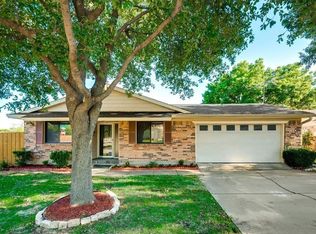 2130 Versailles Dr, Carrollton, TX 75007
