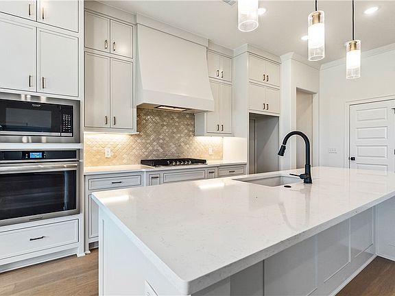 3rd image of 1513 Lookout Ln