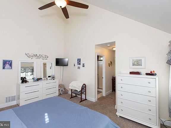 4th image of 5133 Arendell Ave