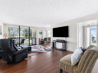 1832 Bridgewood Dr, Boca Raton, FL 33434