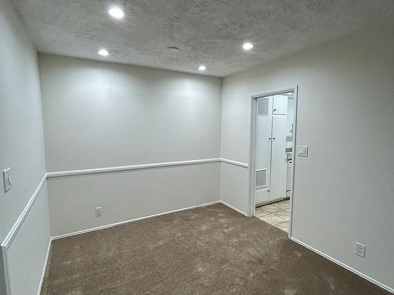 251 N El Molino Ave #8 — Photo 5