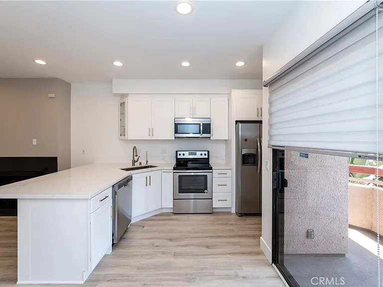941 W Carson St #226 — Photo 7