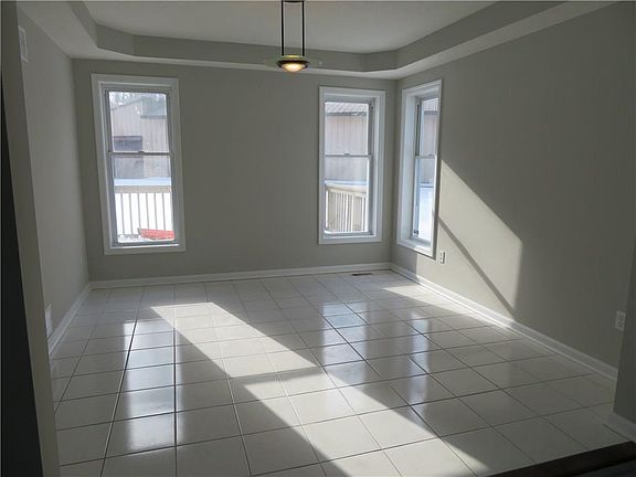 3rd image of 1 Twin Ponds Dr