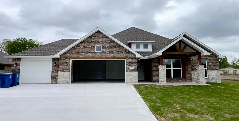 1st image of 909 Silver Oaks Drive