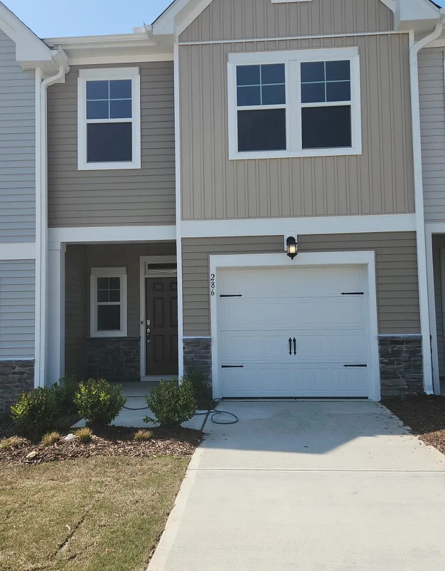 3 bed, 1581 sqft, $1,800 — Photo 2