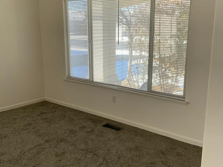 1120 Dixie Ln — Photo 13