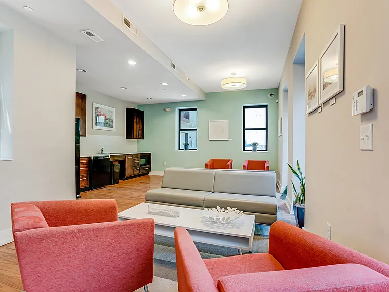 1341 Walnut St — Photo 14