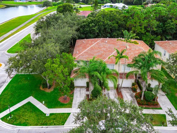 9650 Lago Drive, Boynton Beach, FL 33472