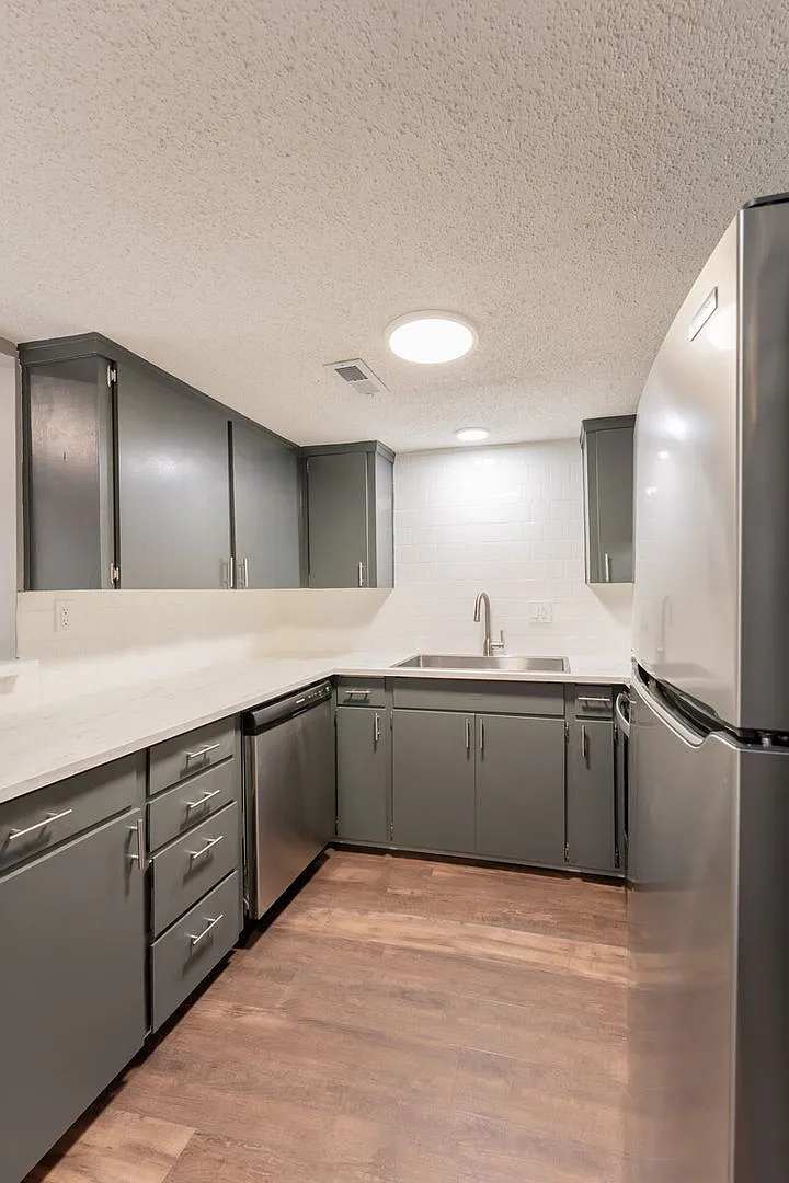 Wornall Place Apartments — Photo 3