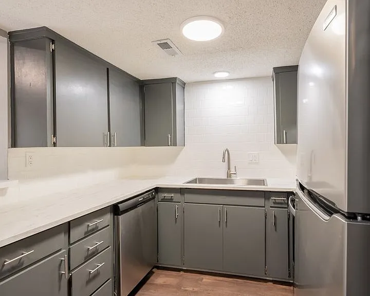 Wornall Place Apartments — Photo 3