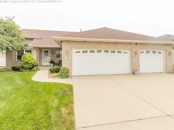 717 Sunflower Ln, Dyer, IN 46311