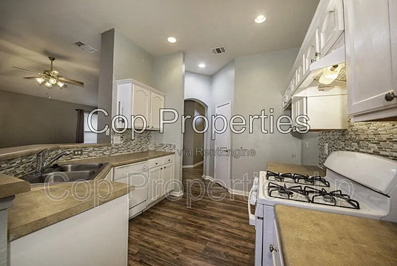 3 bed, 2.0 bath, $1,695 — Photo 4