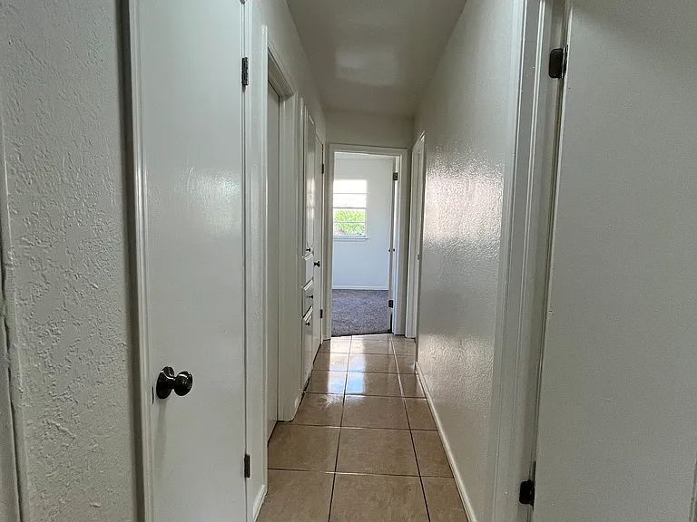 8818 NE 13th St — Photo 11