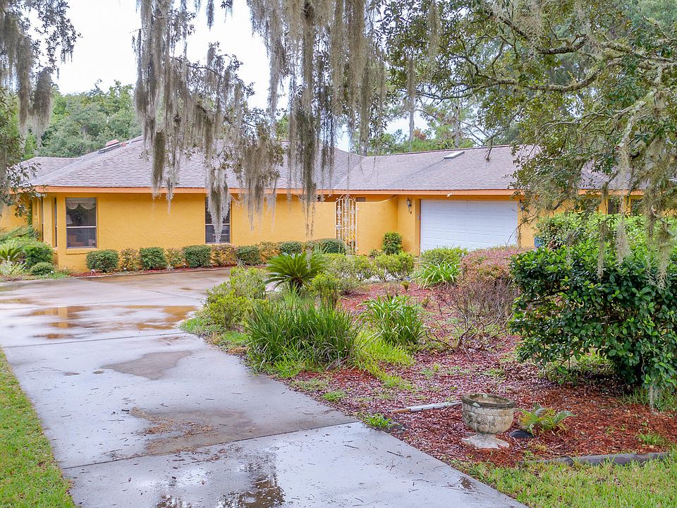 1st image of 32 Village Dr