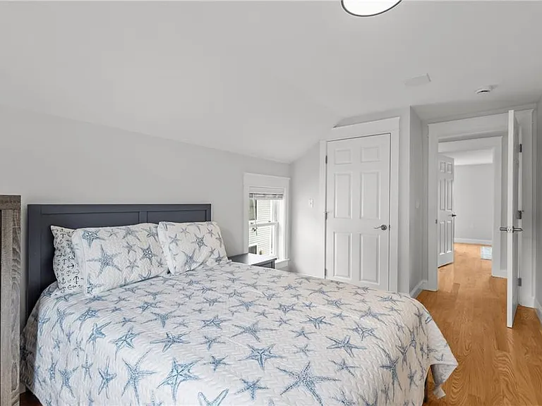 484 Thames St — Photo 17