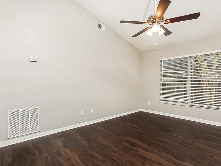 13709 Valleybrooke Ln — Photo 8