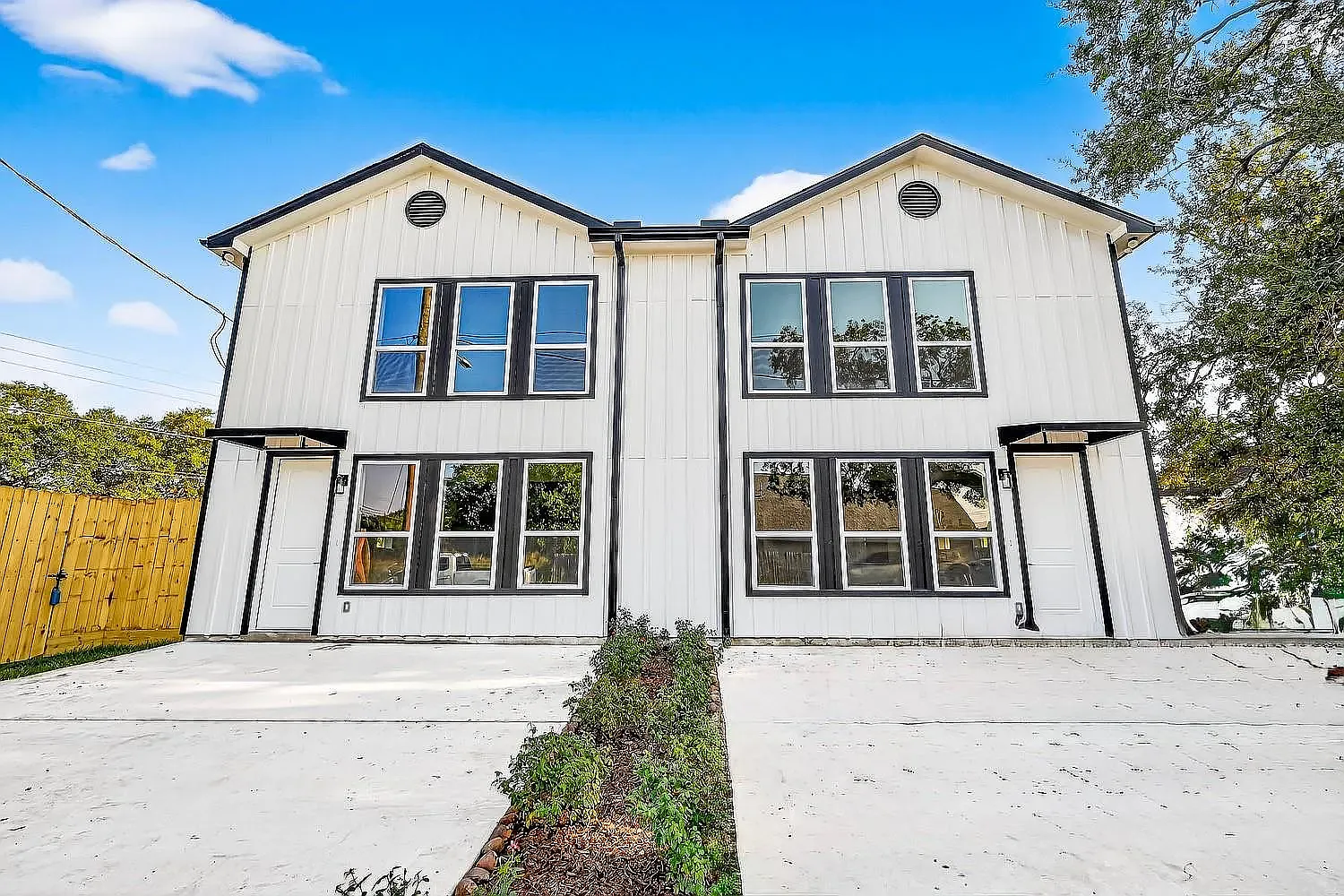 3 bed, 2.5 bath, 1300 sqft, $2,000 — Photo 1