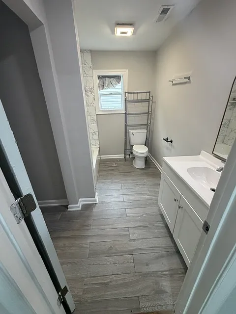 4 bed, 1006 sqft, $1,900 — Photo 2