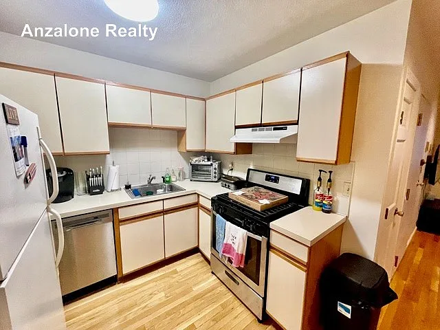 14 1/2 Hull St #5 — Photo 4