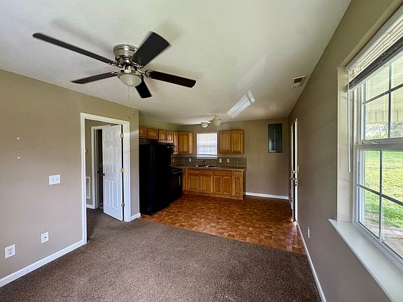 5th image of 2615 Old Greenbrier Pike