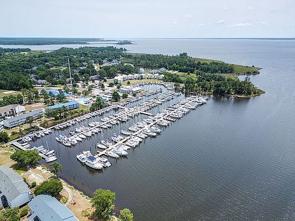 4th image of 4016 Marina Townes Dr