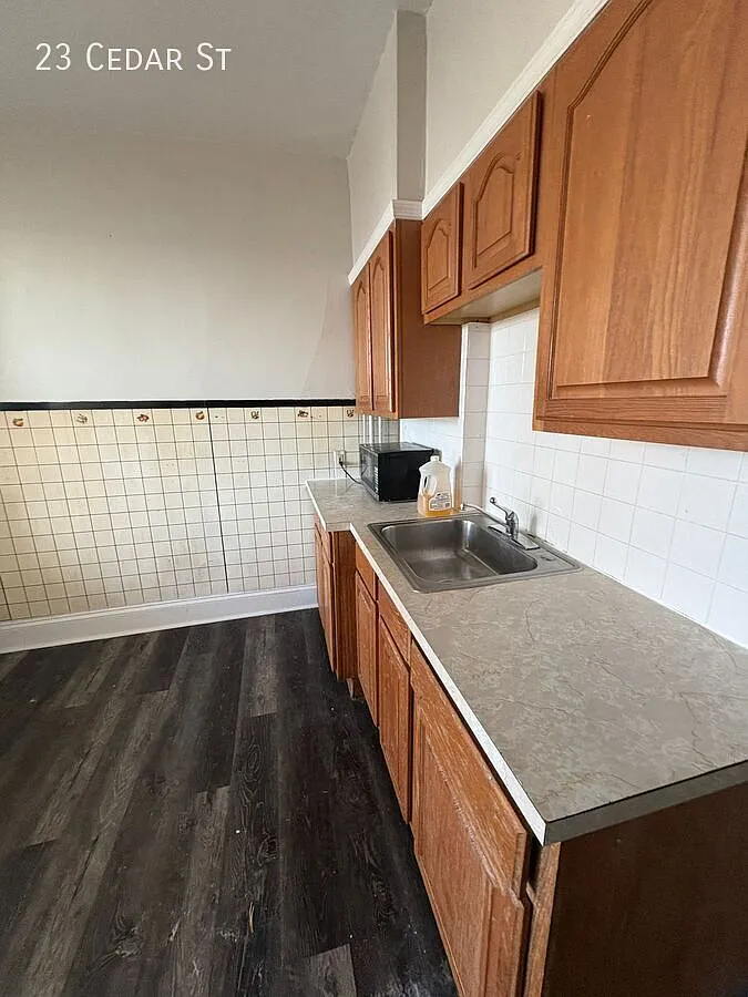 3 bed, $2,700 — Photo 2
