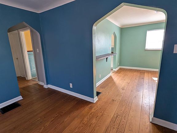 5th image of 6656 Plainfield Rd