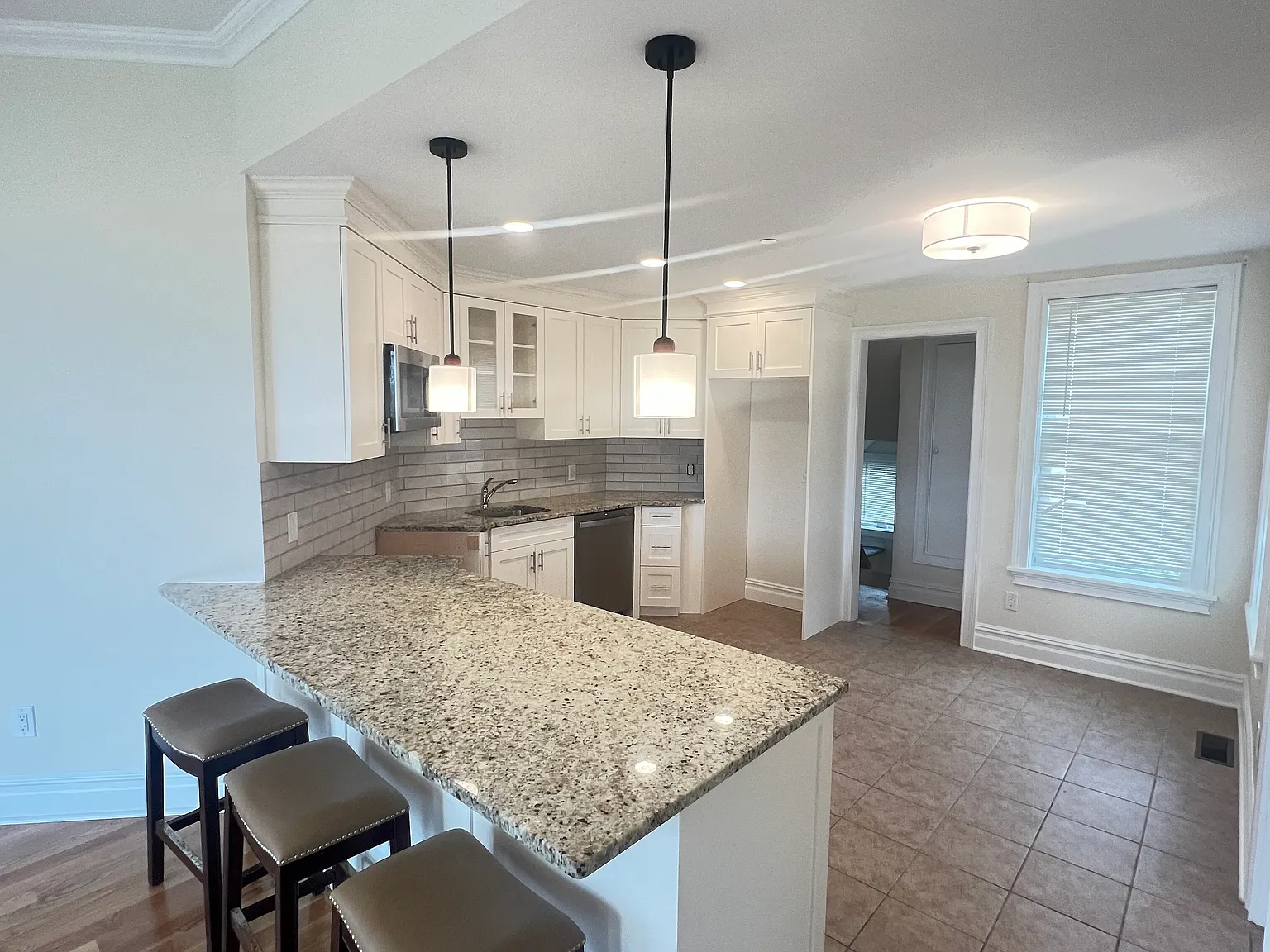 2 bed, 1.5 bath, 1350 sqft, $3,500 — Photo 4