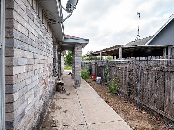 4th image of 619 N Oak St
