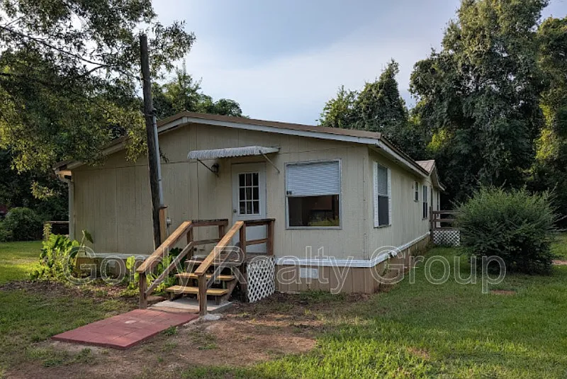 3166 Redbud Ln