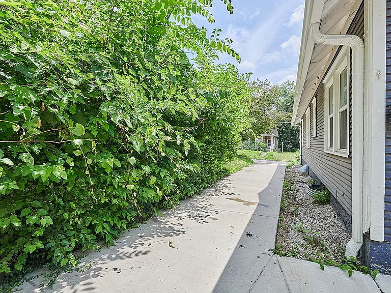4148 State Line Rd — Photo 40