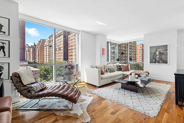 BEAMS 　flat apartment　クエア トップ パンプス　23.5 300 East 79th Street #5B in Lenox Hill, Manhattan | StreetEasy