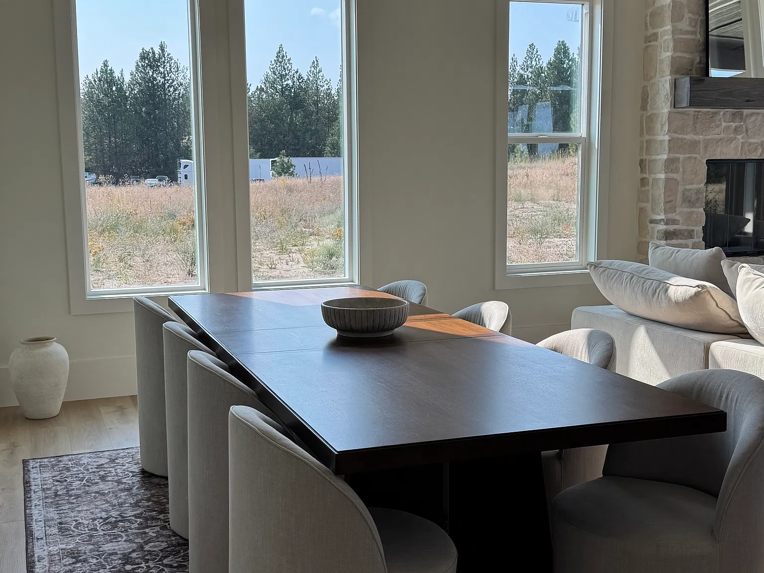 4 bed, 2589 sqft, $4,000 — Photo 3