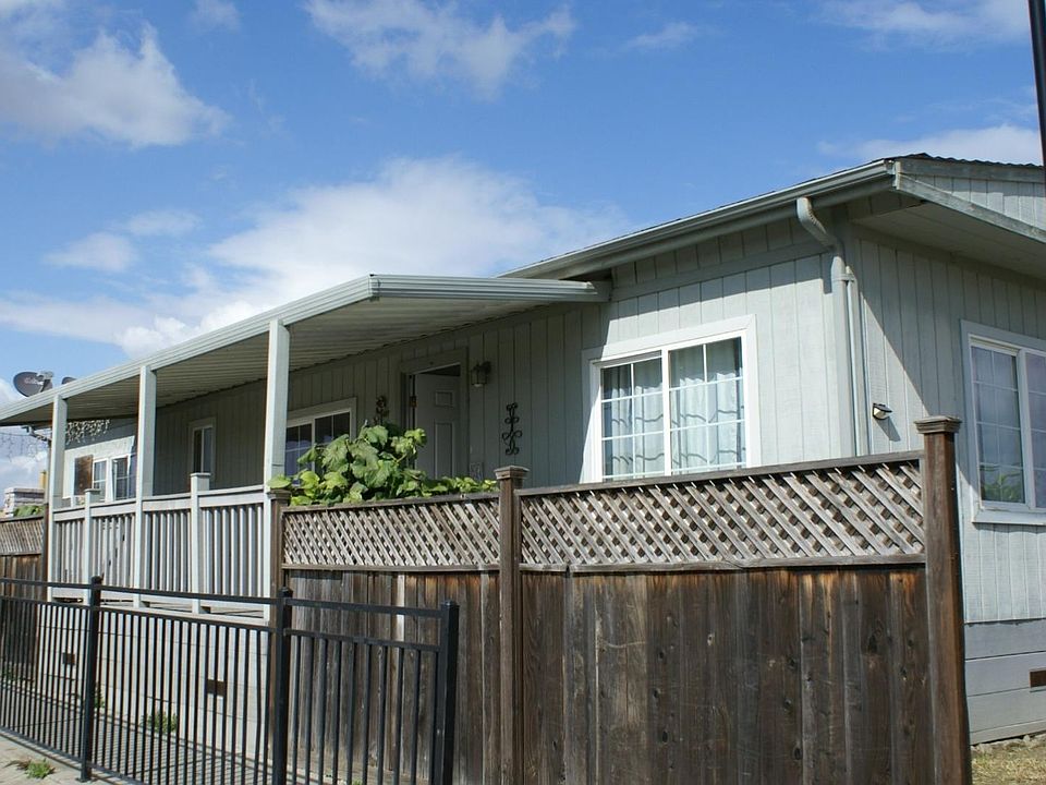 1st image of 1 Appletree Ln #1