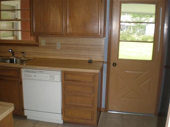 5th image of 39 Bruce Ln