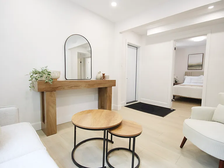 269 Madison Ave S #8 — Photo 4