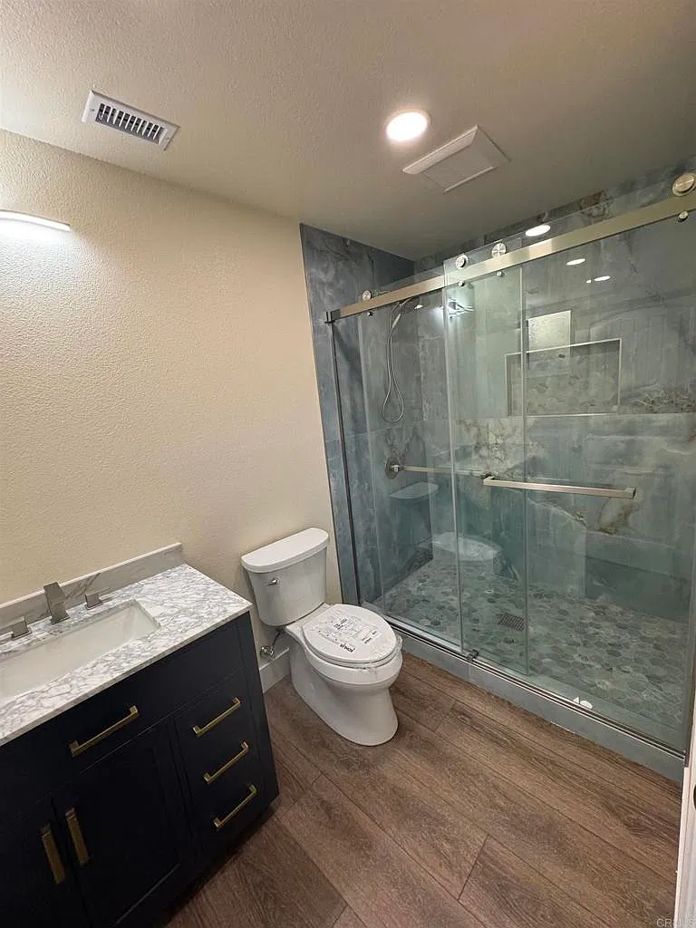2 bed, 1000 sqft, $3,990 — Photo 3