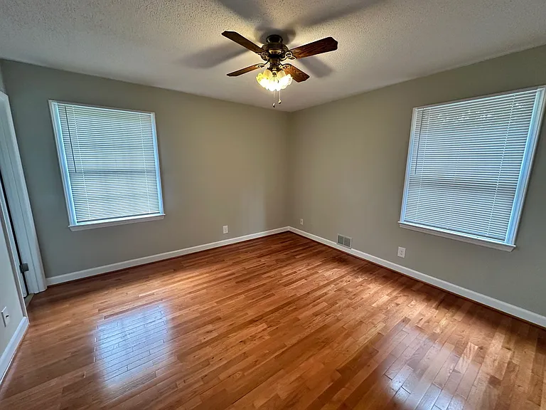 204 N Oak Grove Ext — Photo 16