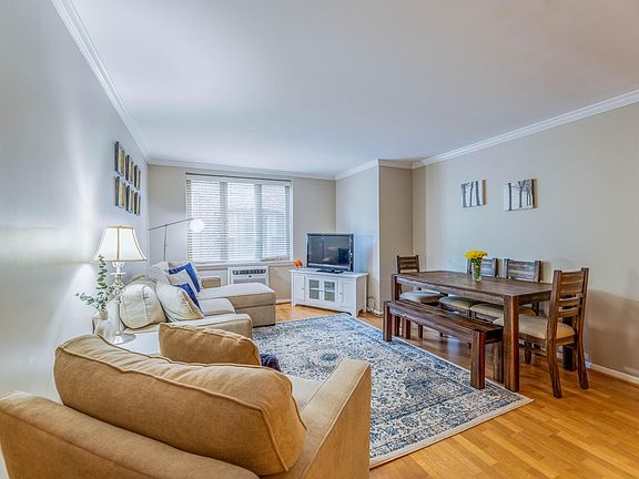 2nd image of 435 W Oakdale Ave APT 2B