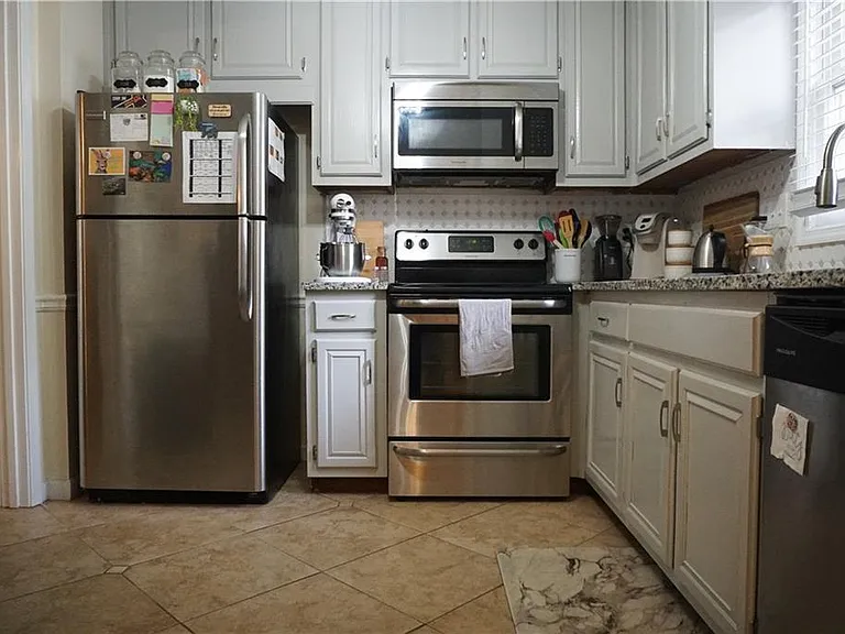 1720 Twin Brooks Dr SE — Photo 3