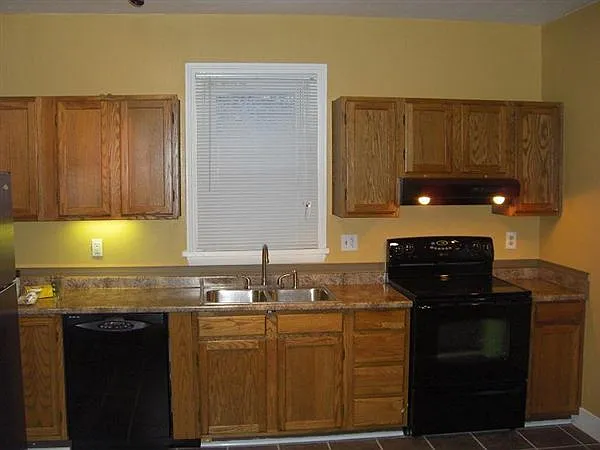 616 N Walnut St photo 1