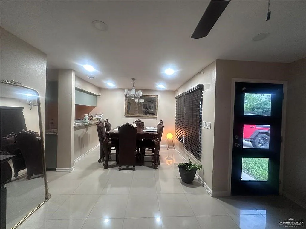 3 bed, 2.0 bath, 1032 sqft, $1,400 — Photo 3