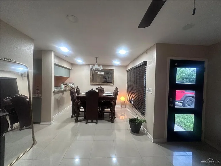 907 E Pebble Dr — Photo 3