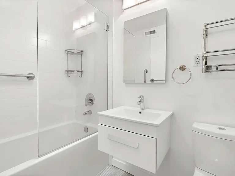 1541 Filbert St #3 — Photo 13