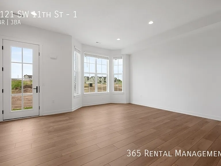 1121 SW 11th St #1 — Photo 33