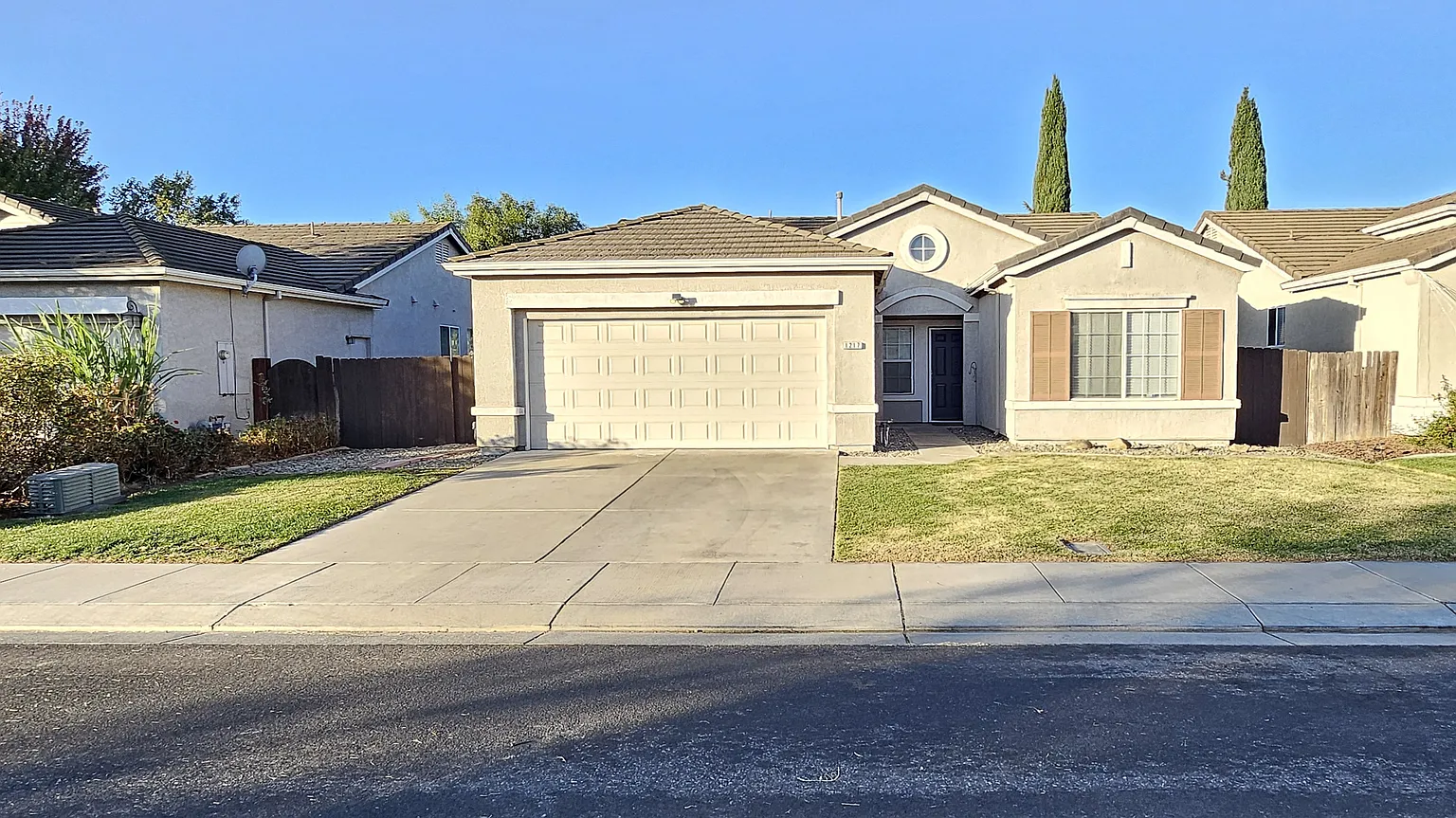 1217 Empire Ave photo 1