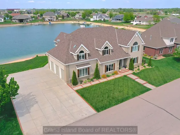 308 Ponderosa Dr, Grand Island, NE 68803