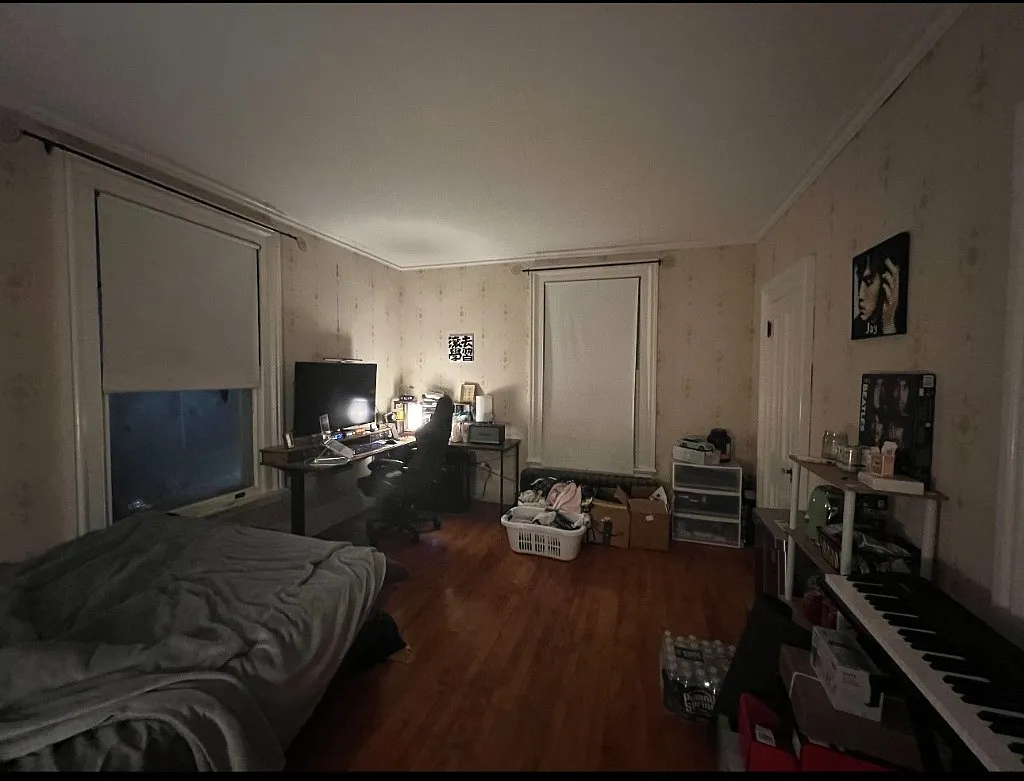 6 bed, 4286 sqft, $1,000 — Photo 2