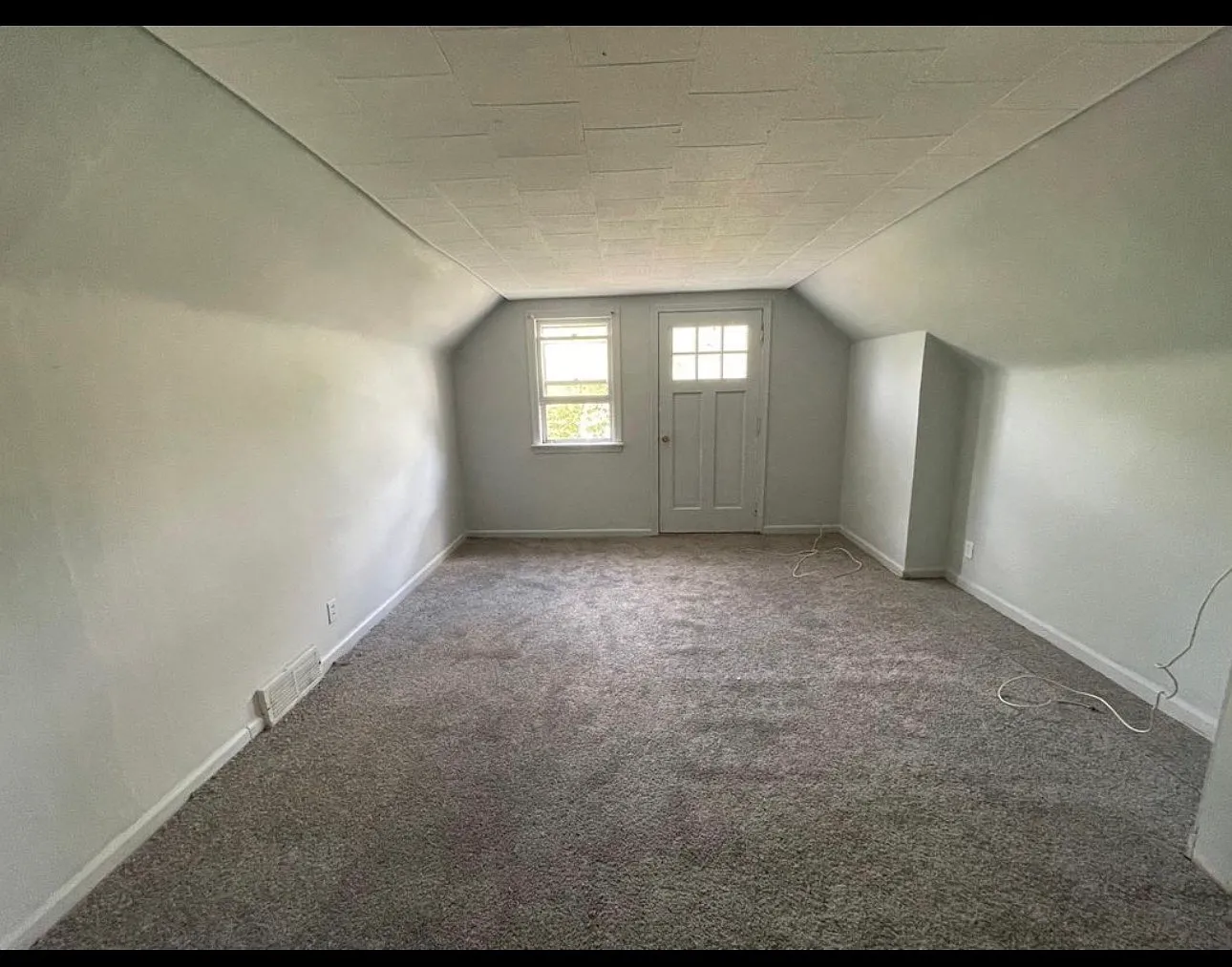 2 bed, 1100 sqft, $1,100 — Photo 3